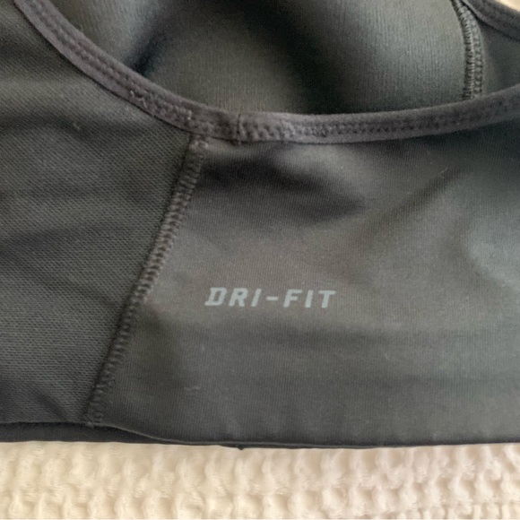 Nike High Impact Dri fit Sports Bra Size Medium - Picture 3 of 4